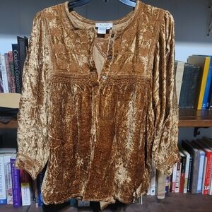 Tru Luxe Jeans Tonal embroidered, washed velvet shirt. Women's medium